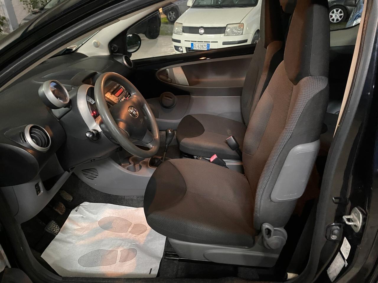 Toyota Aygo 1.4 turbodiesel 3 porte Sol--- KM CERTIFICATI--PER NEOPATENTATI