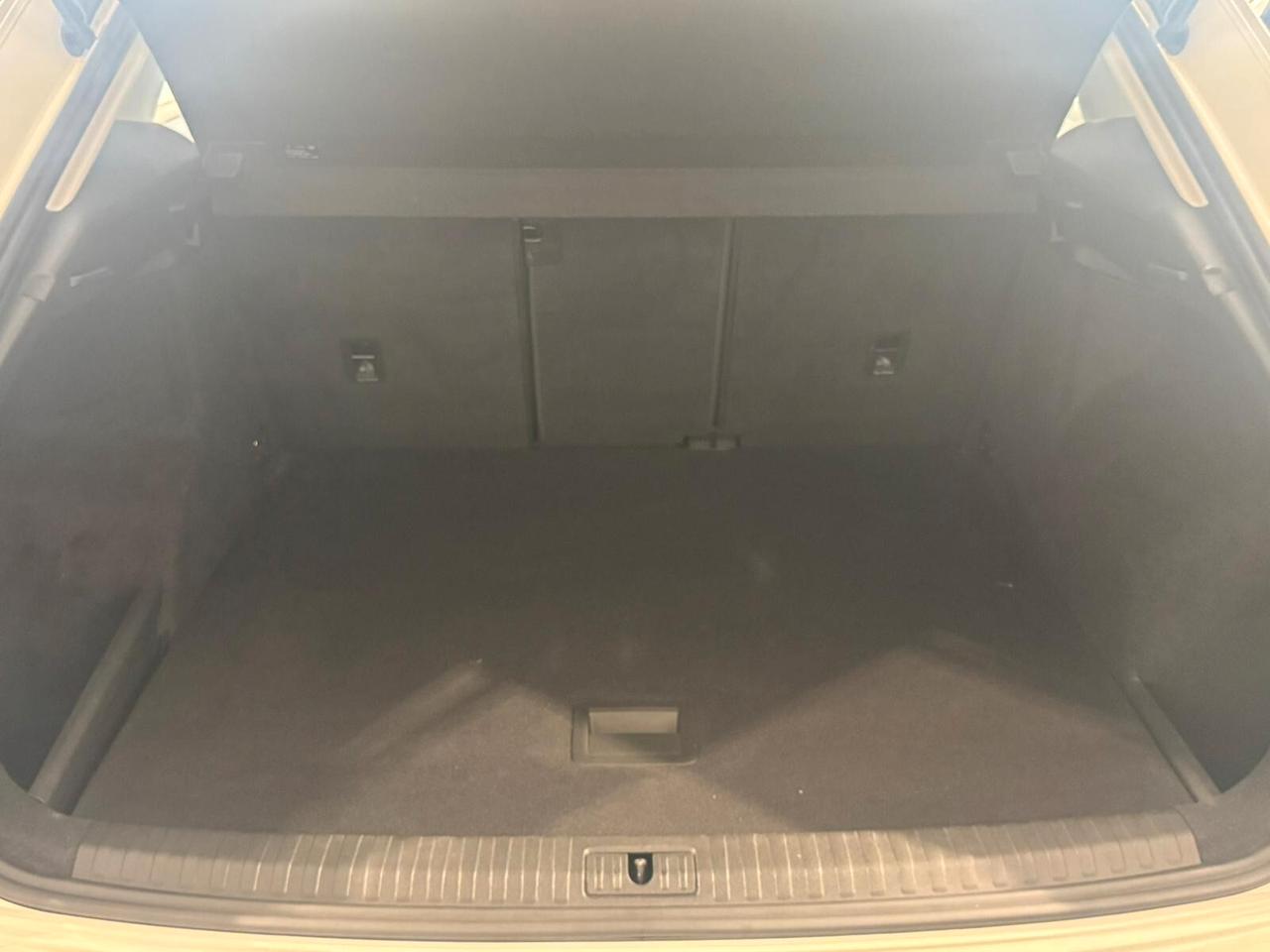 Audi Q3 35 TFSI Business/pari al nuovo/fari Led/cruise control adattivo