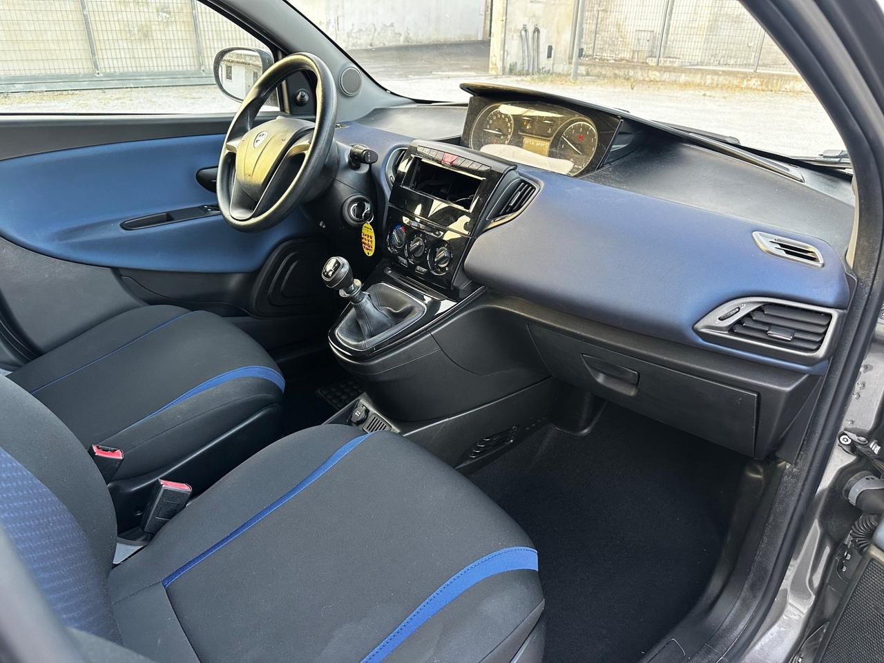 Lancia Ypsilon 1.2 69 CV 5 porte Gold