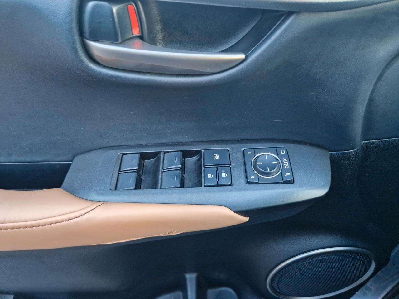 Lexus NX 300 hybrid 2.5 155CV AUTOMATICA, Telecamera, Sensori