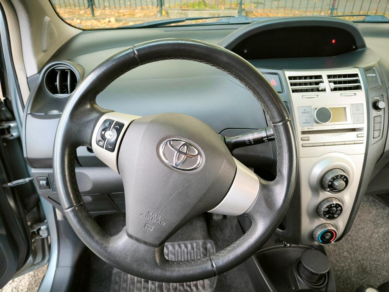 Toyota Yaris 1.0 5 porte Sol NEOPATENTATI