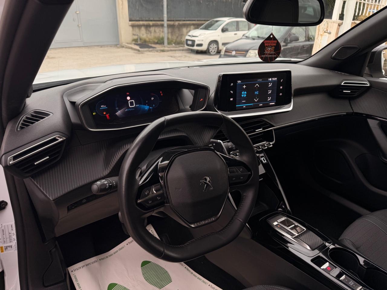 Peugeot 2008 1.5 BlueHDi 130 EAT8 Allure NAVI CAR PLAY