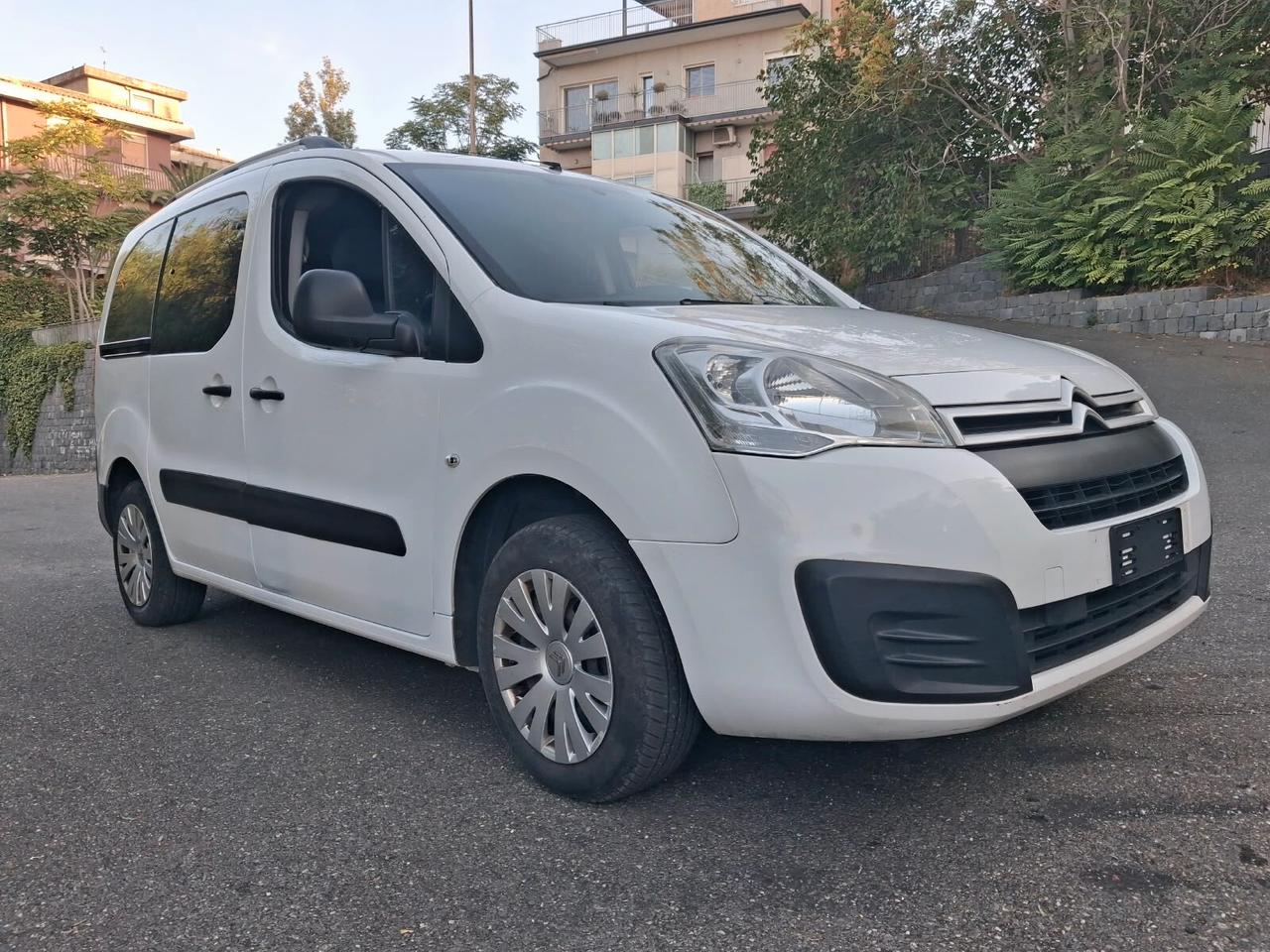 Citroen Berlingo pianale ribassato rampa trasporto disabili
