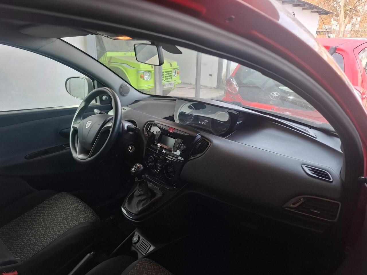 Lancia Ypsilon 1.0 S&S Hybrid Ecochic Silver anno 2021