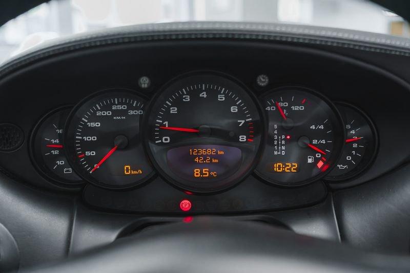 Porsche 911 PORSCHE 911 996 CARRERA 4