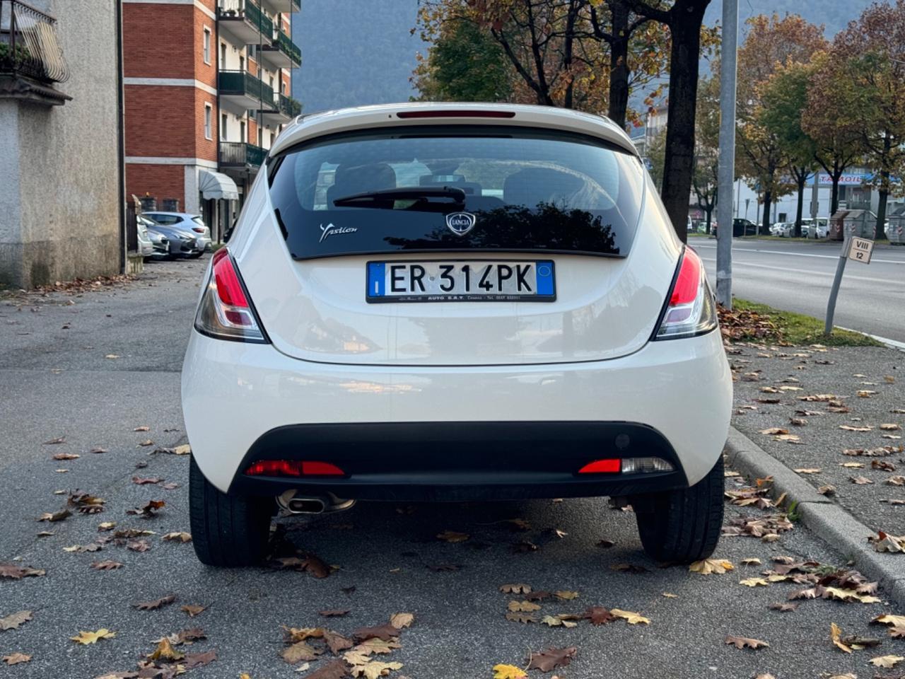 Lancia Ypsilon 1.2 5 porte GPL - TETTO PANORAMICO - NEOPATENTATI