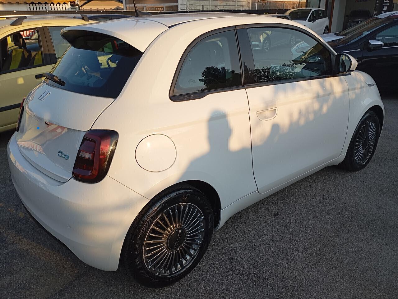 Fiat 500e Berlina 42kWh Icon