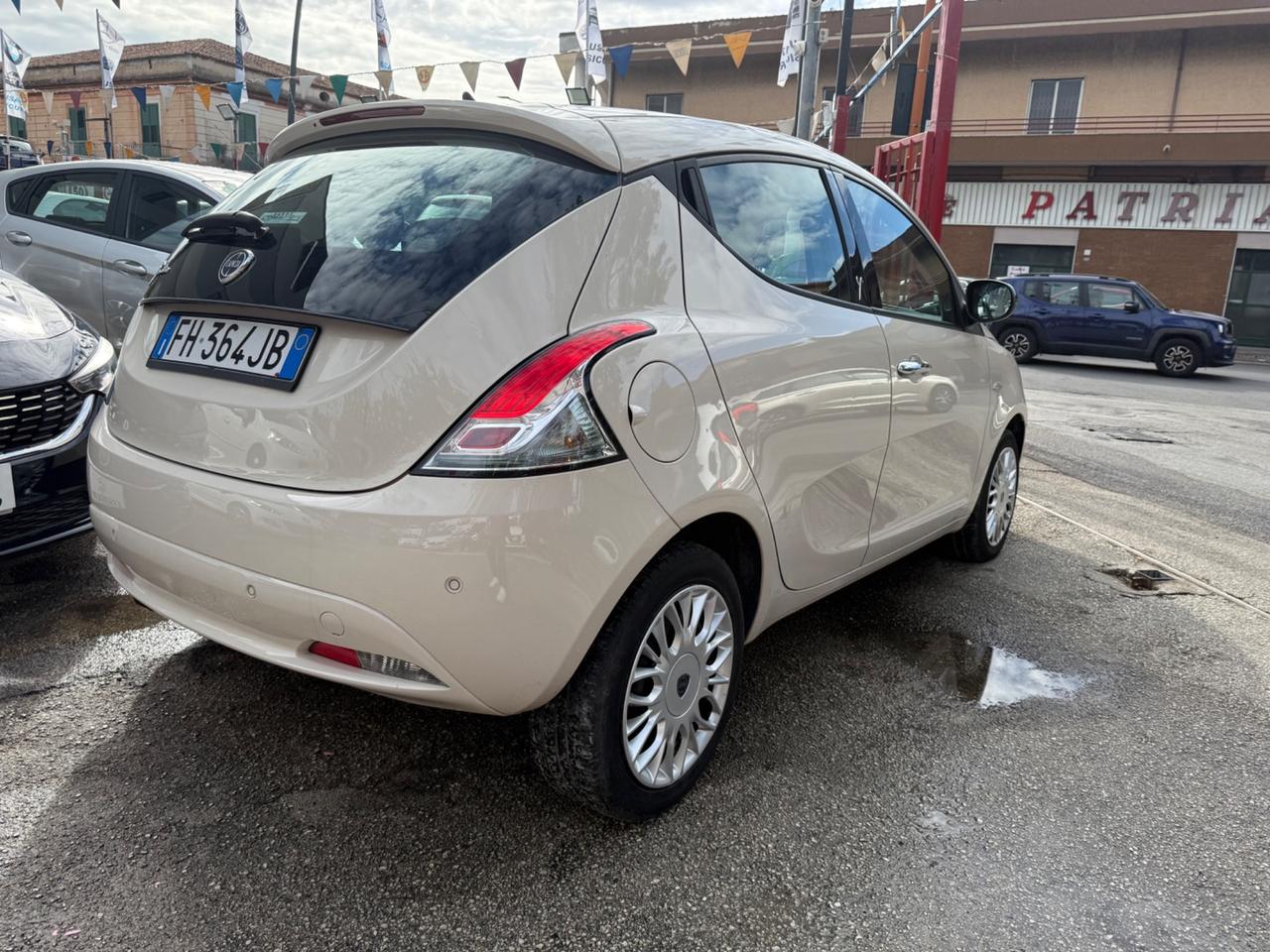 Lancia Ypsilon 1.2 69 CV 5 porte Unyca limited edition