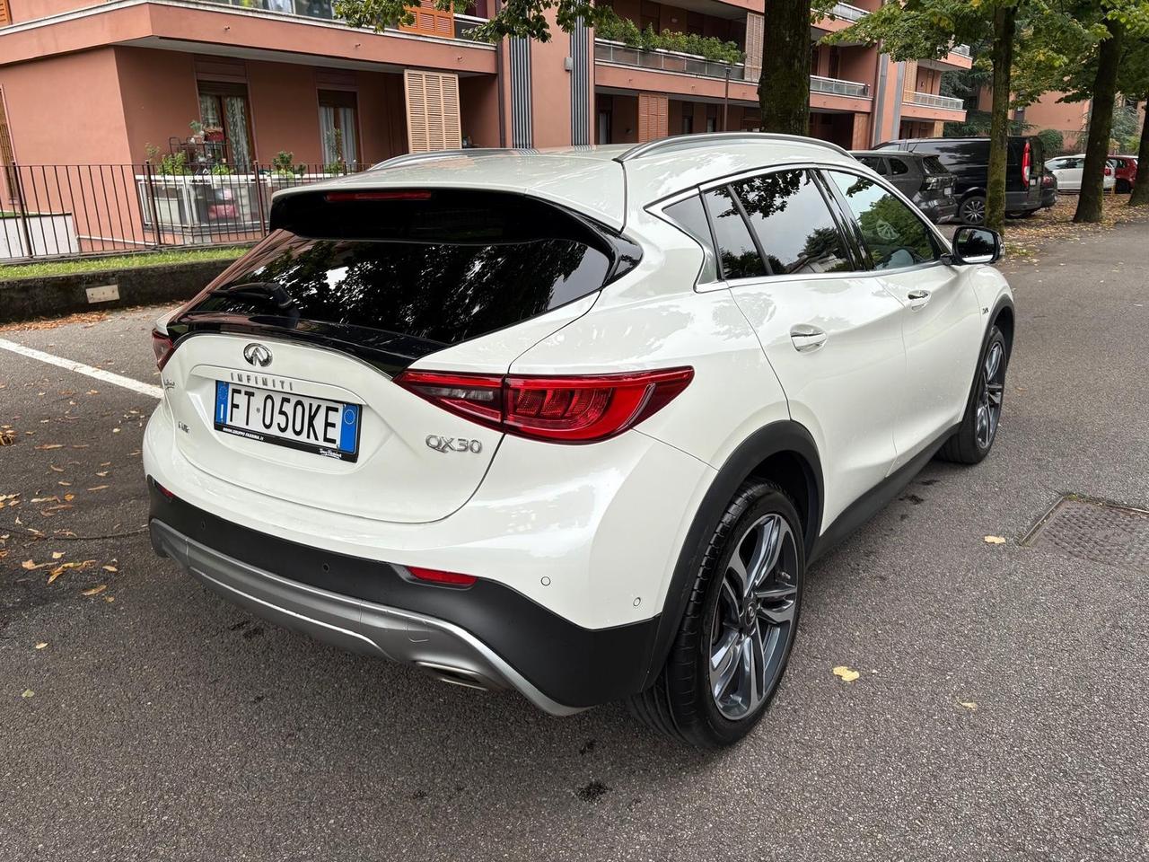Infiniti QX30 2.0 turbo DCT AWD Luxe Tech