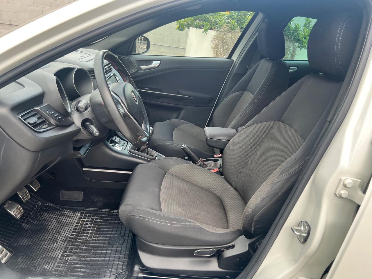 Alfa Romeo Giulietta 1.6 jtdm 105cv DISTINCTIVE E5 NAVI/TELPDC PERFF.