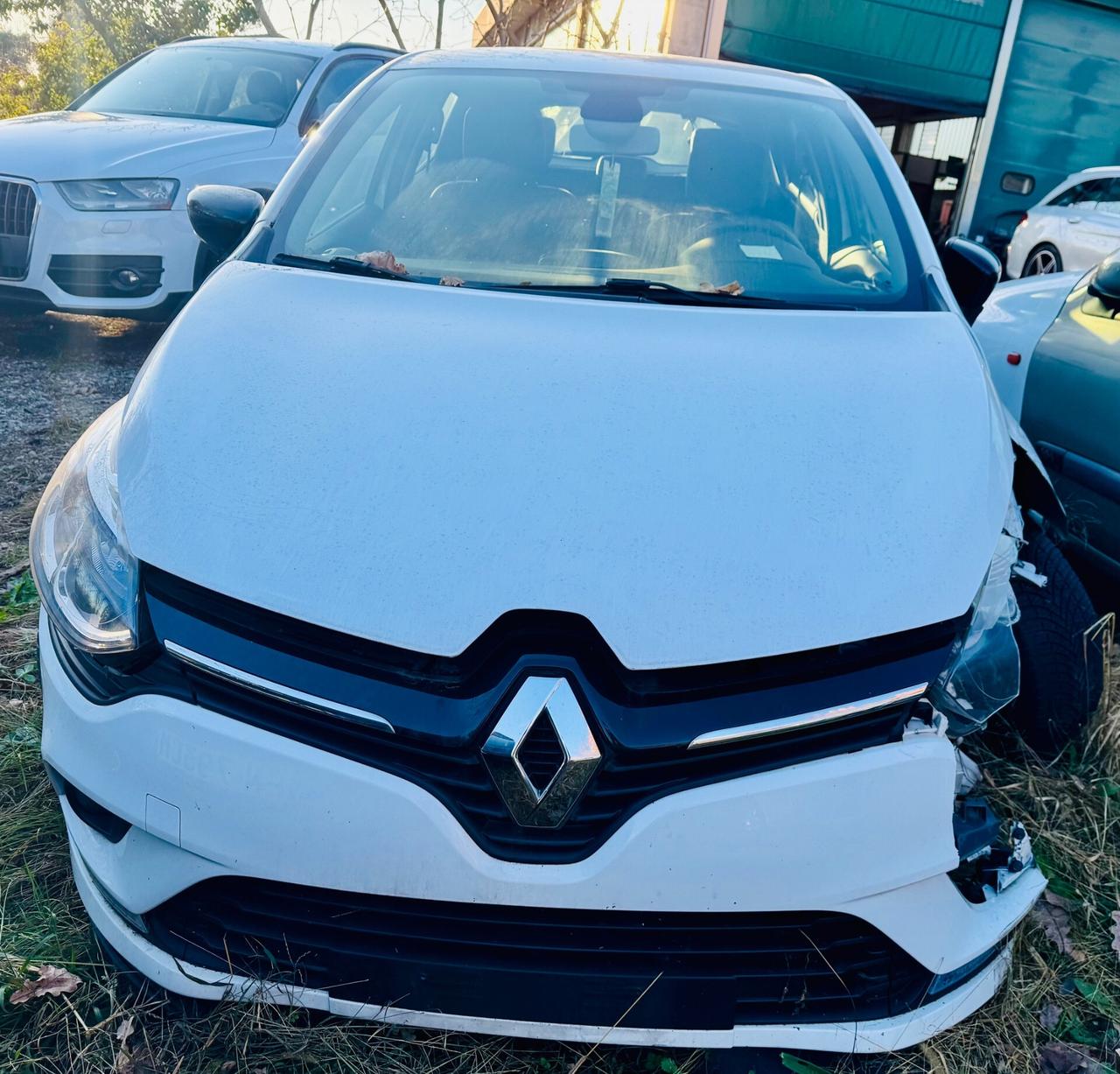 Renault Clio dCi 8V 75 CV 5 Autocarro 4 posti incidentata