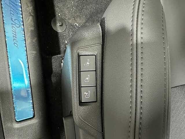 Alfa Romeo Junior 1.2 145 CV Hybrid eDCT6 Q4 KM ZERO