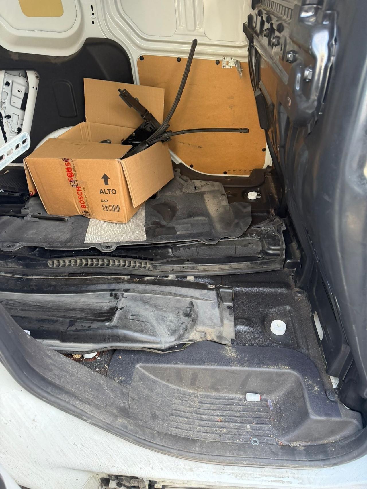 Ford Transit Connect(MOTORE Fuso) 1.5 TDCi 100CV Furgone Trend