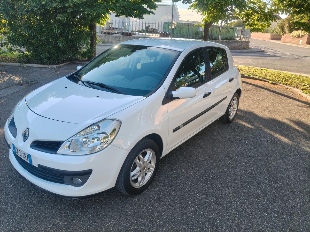 Renault Clio 1.6 5 porte SOLAMENTE 61.000 KM