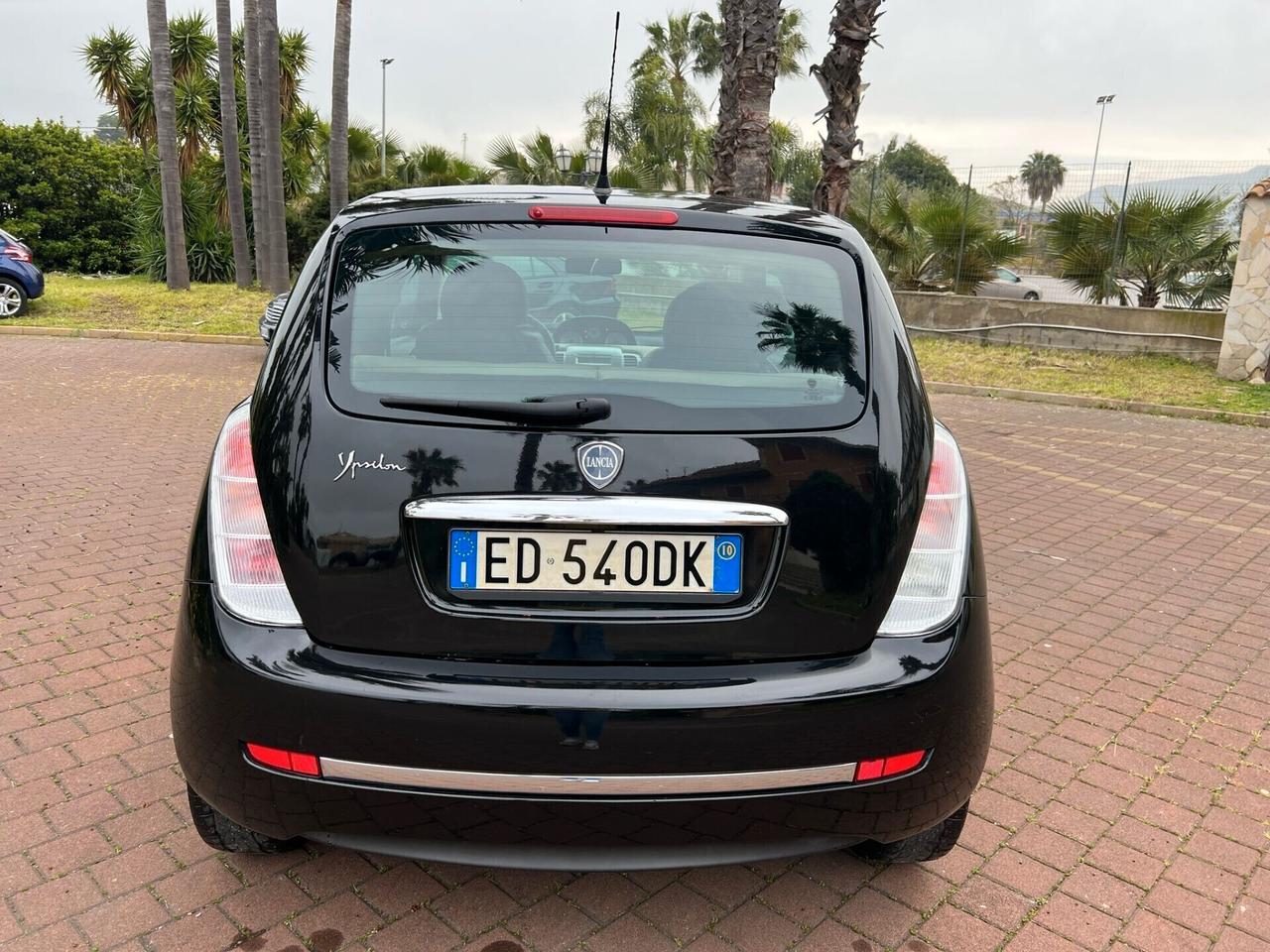 Lancia Ypsilon 1.3 MJT 75 CV Platino