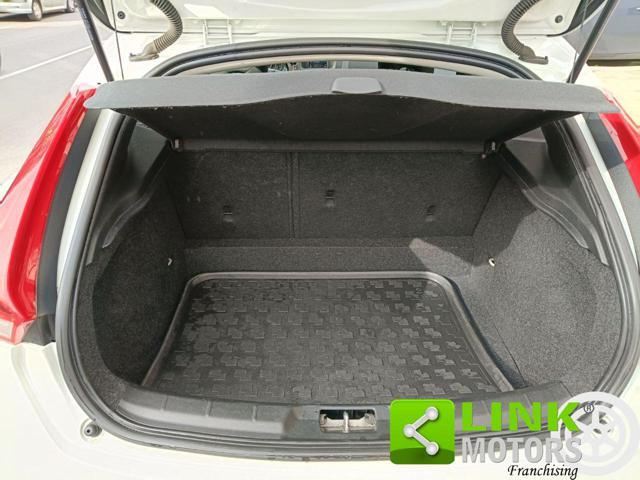 VOLVO V40 D2 1.6 Kinetic NEOPATENTATI