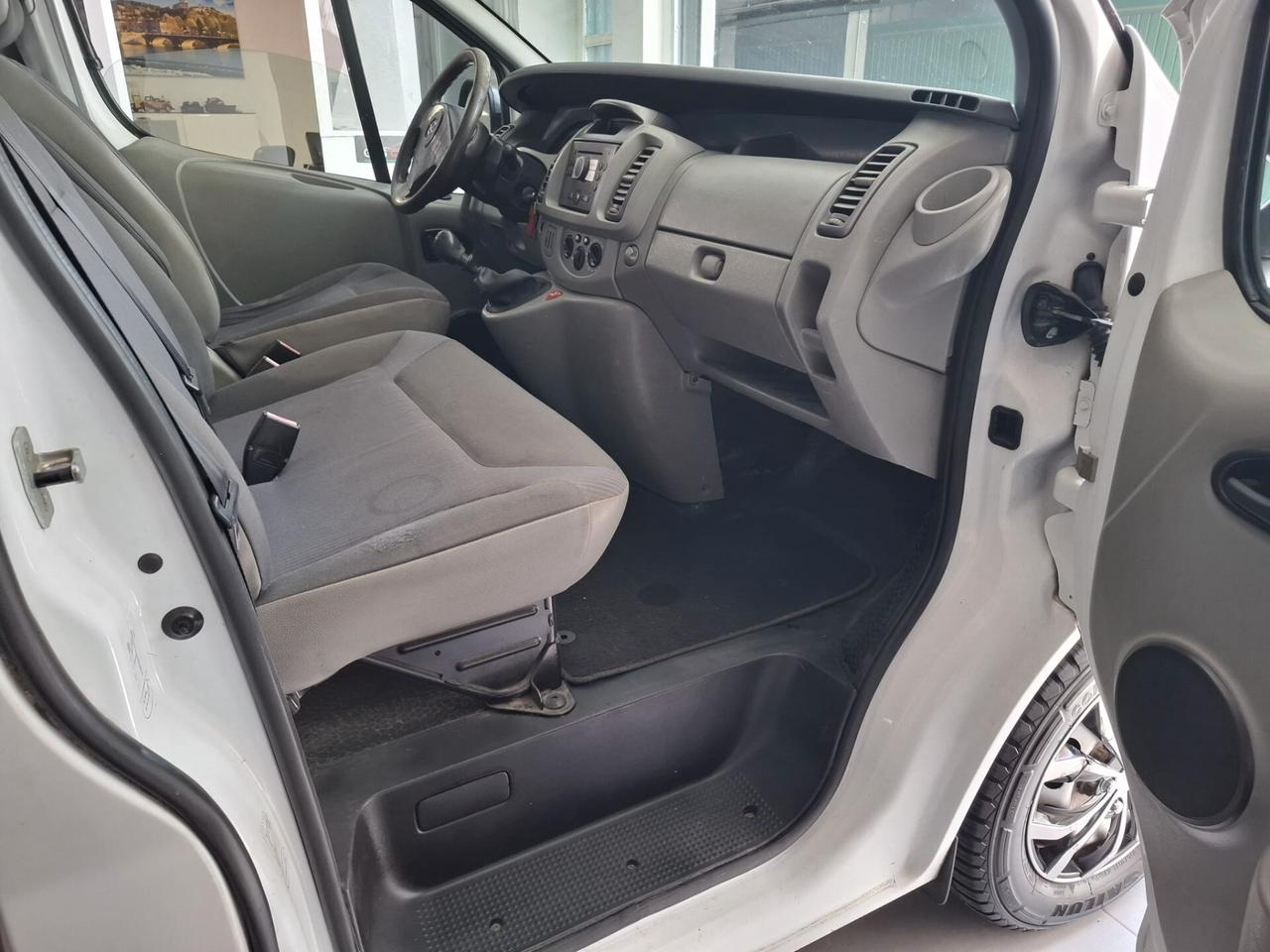 OPEL VIVARO VAN