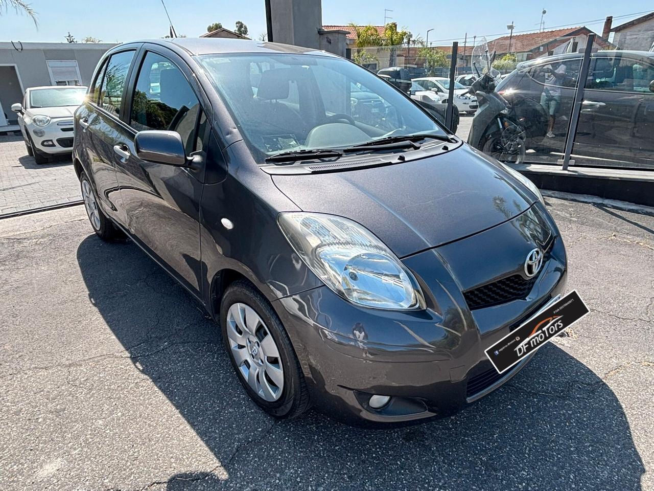 Toyota Yaris 1.0 5 porte