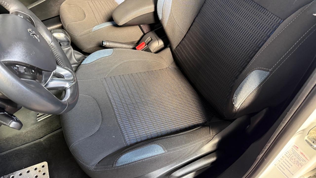 Peugeot 208 1.4 HDi 68 CV 5 porte Allure