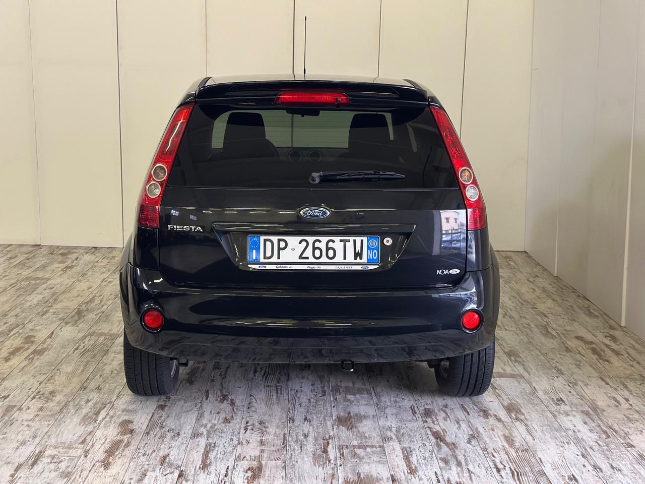 Ford Fiesta 1.2 Benzina Titanium Ok Neopatentati