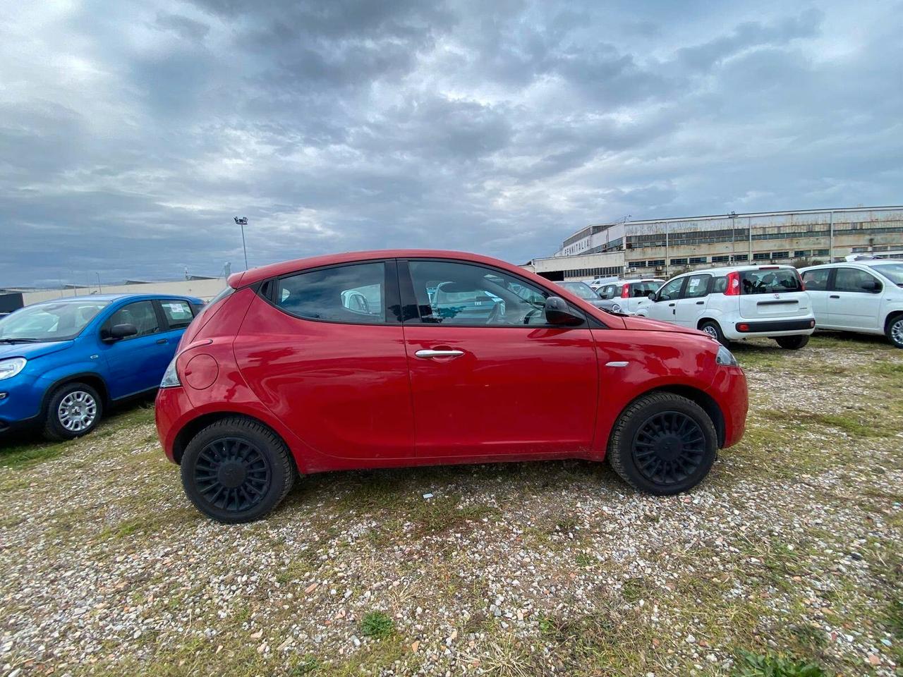Lancia Ypsilon 1.0 FireFly 5 porte S&S Hybrid Silver