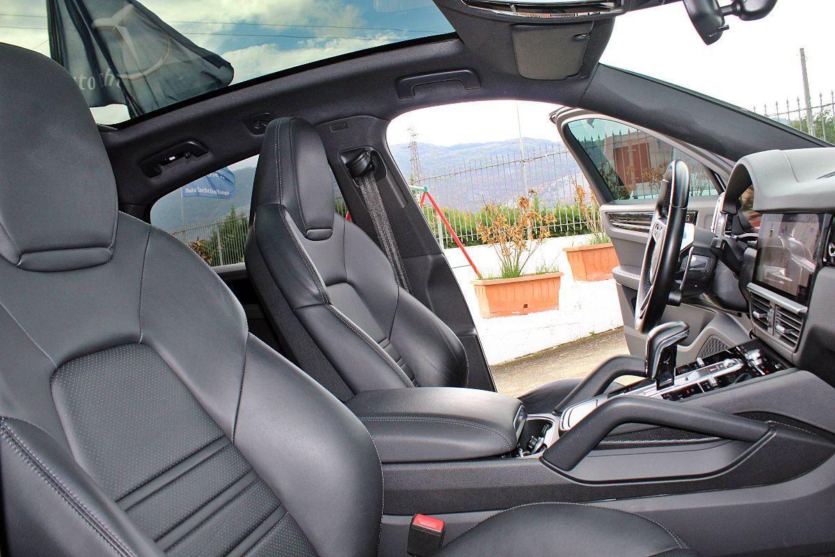 PORSCHE - Cayenne Coupe'