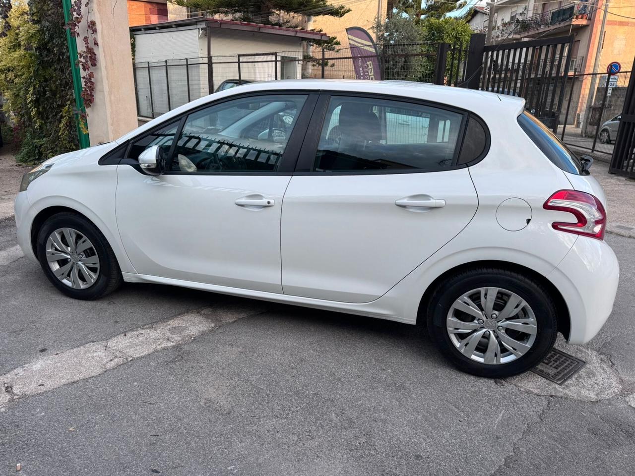 Peugeot 208 PureTech 82 5 porte Active anno 2014