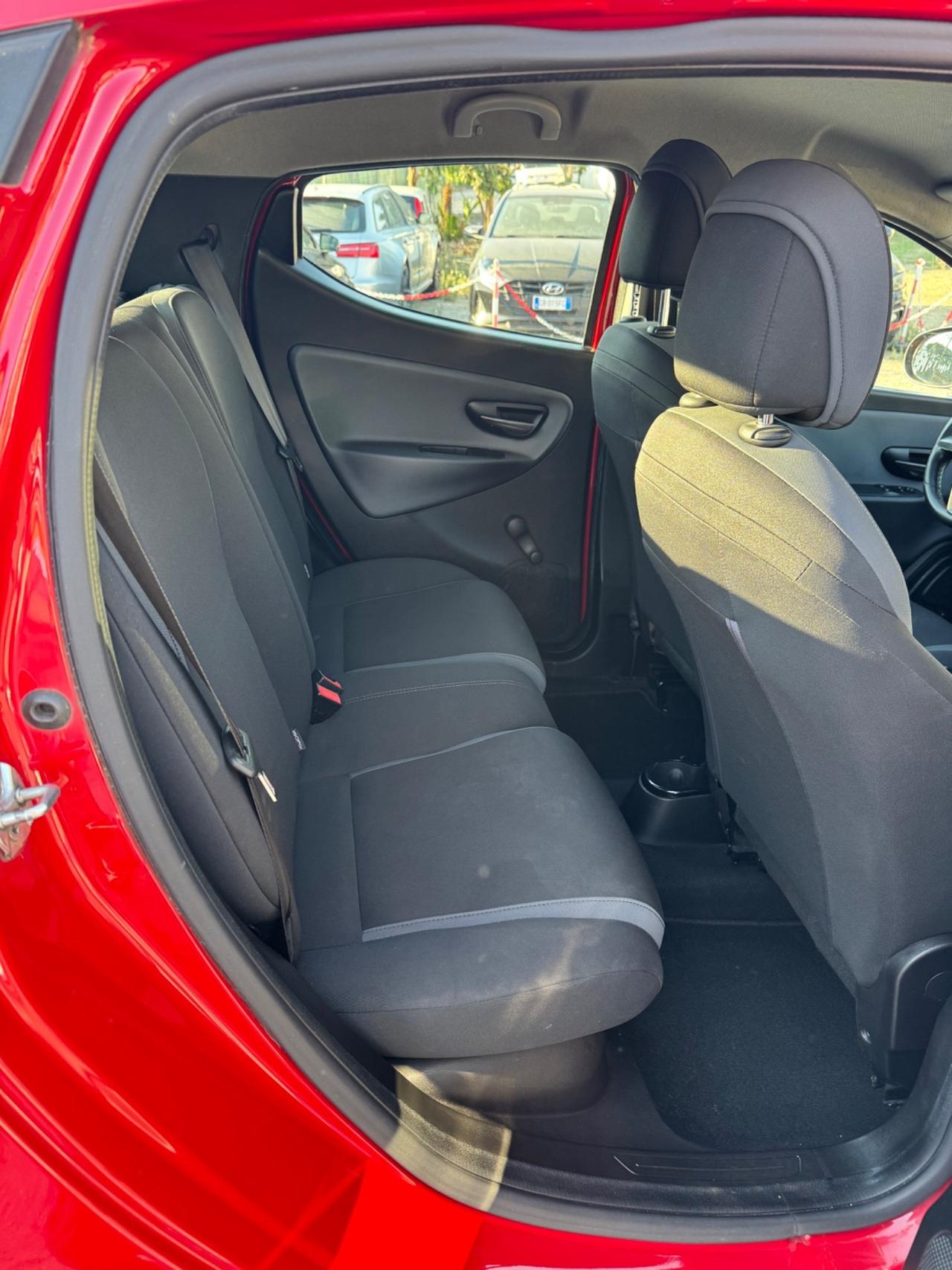 Lancia Ypsilon 0.9 TwinAir 85 CV 5 porte Metano Ecochic Silver