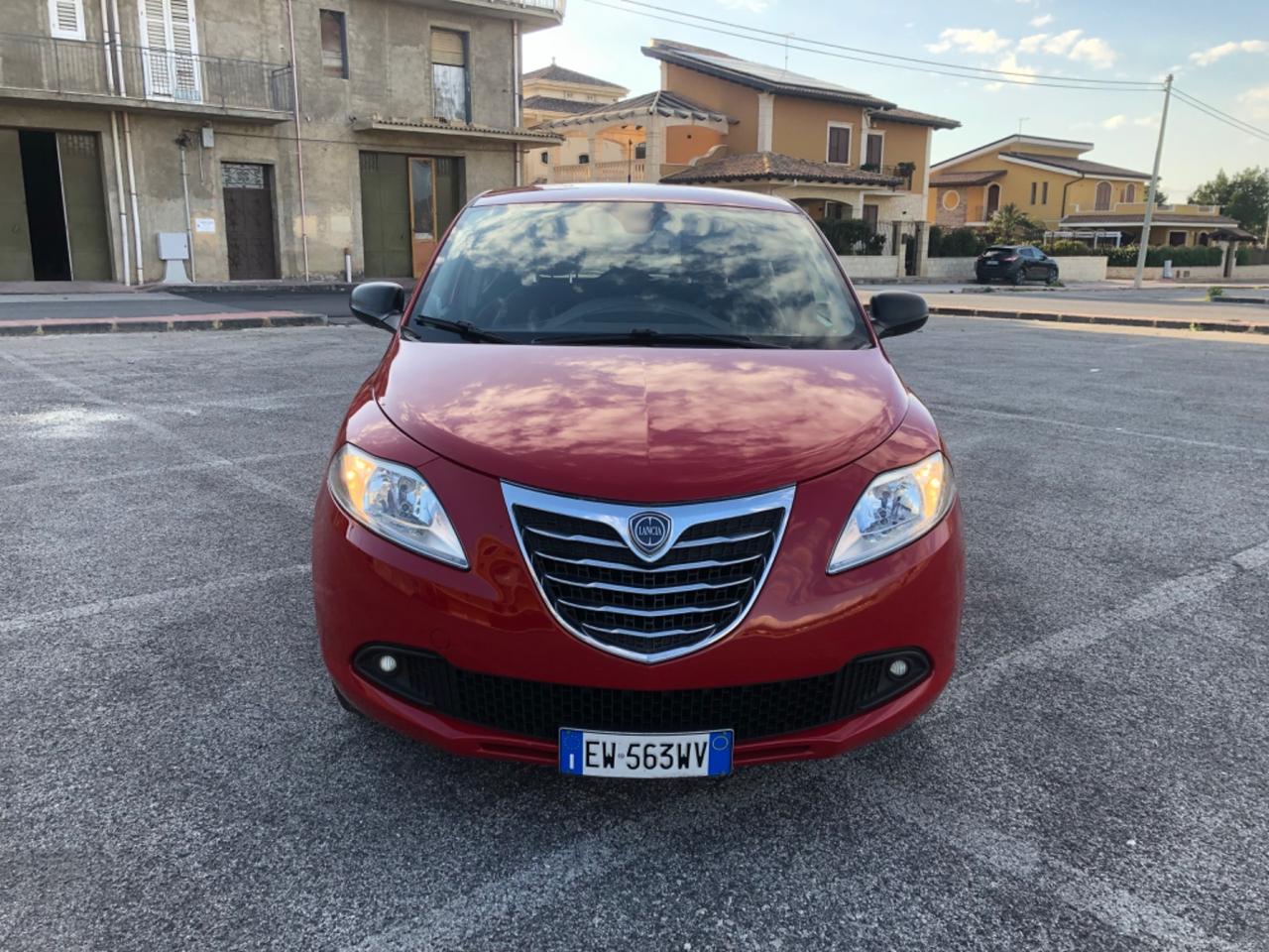 Lancia Ypsilon 1.2 69 CV 5 porte S&S Silver