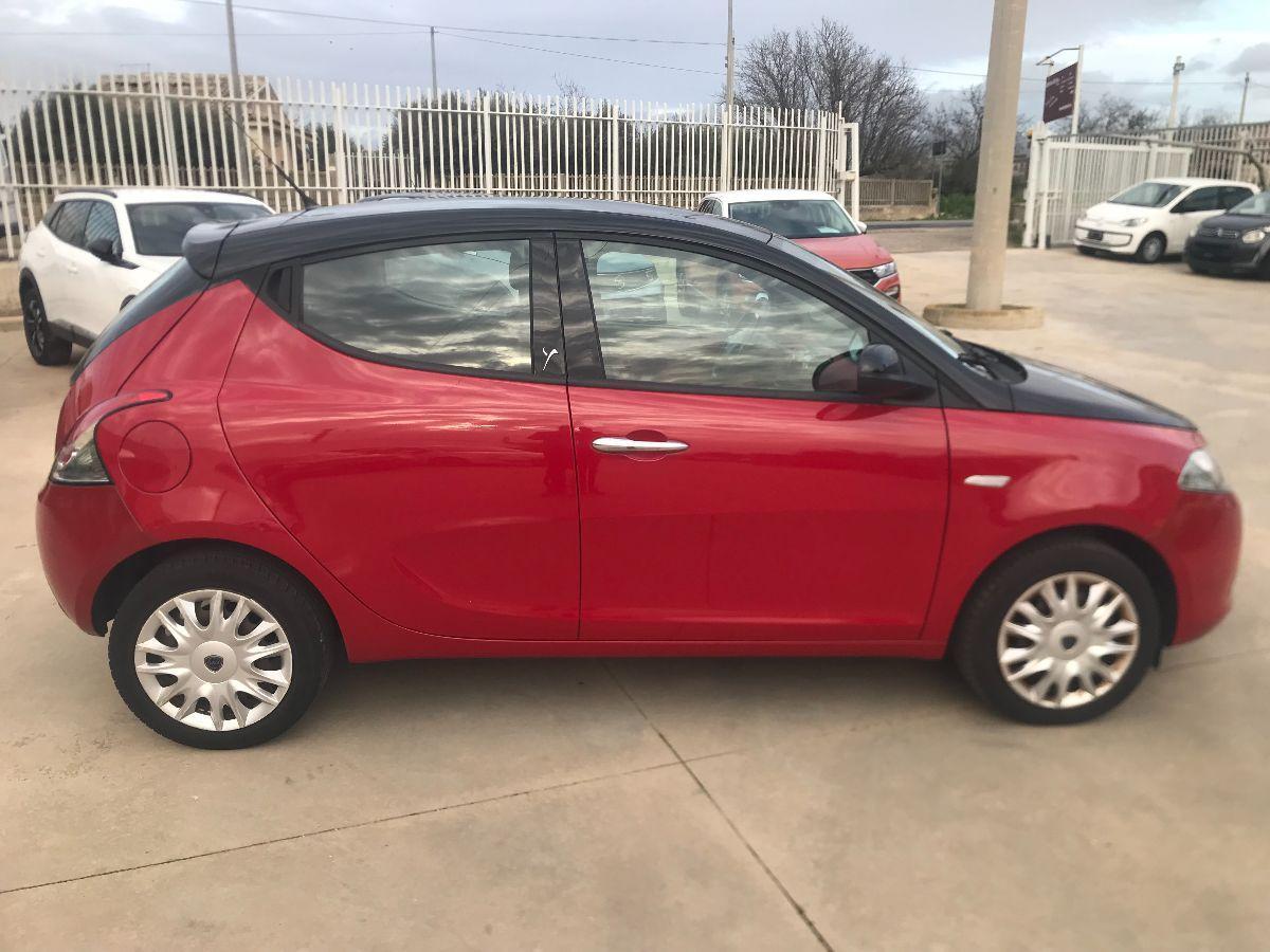 LANCIA Ypsilon 1.2 69 CV 5 porte S&S Black&Red