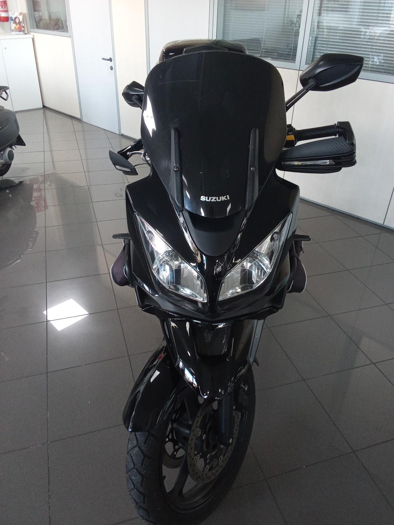 Suzuki V Strom DL 650 Con Bauletto