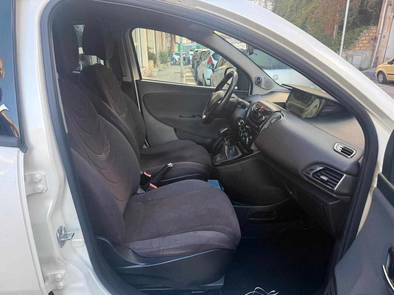 Lancia Ypsilon 1.3 MJT 16V 95 CV 5 porte S&S Silver