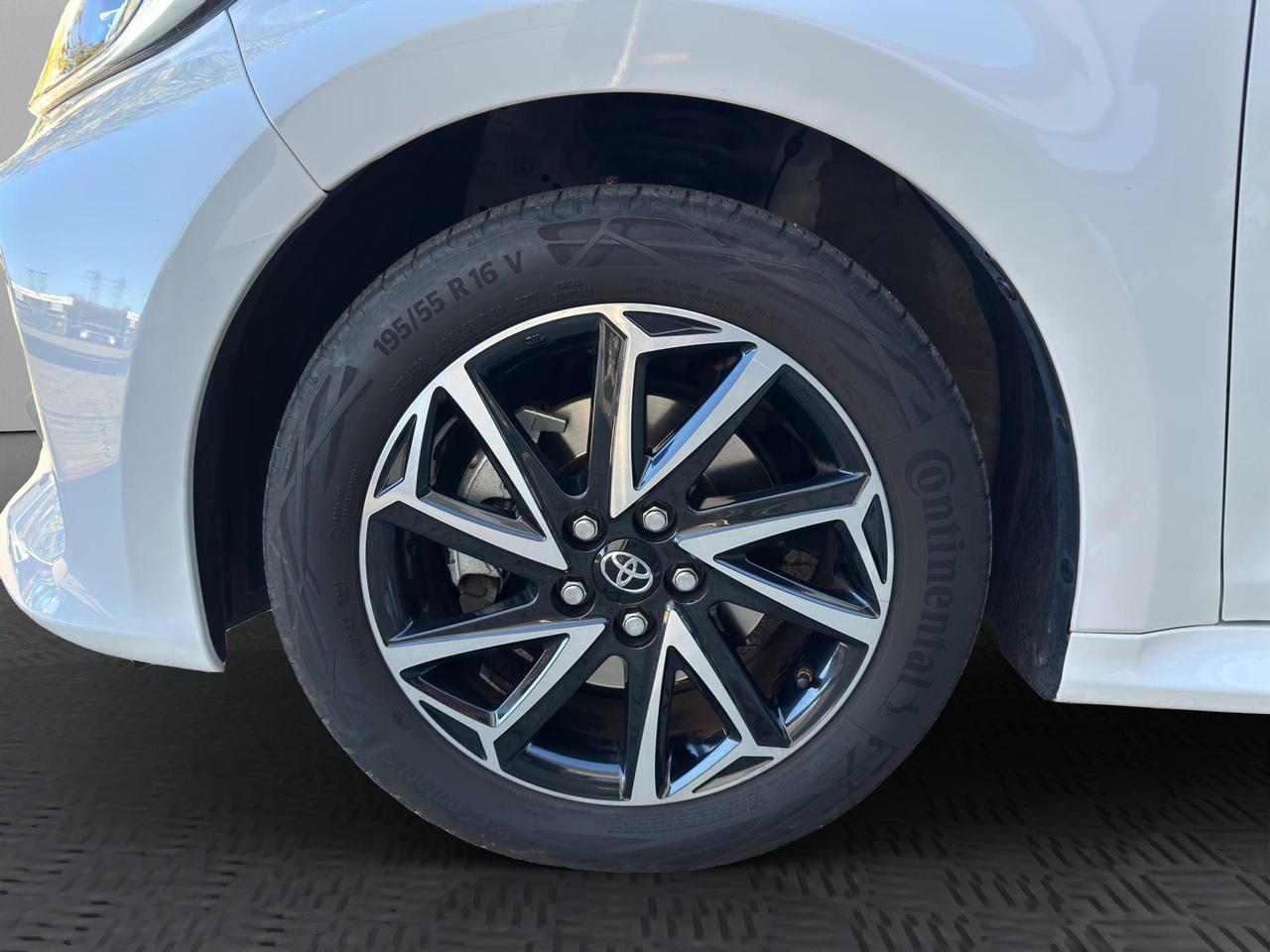 Toyota Yaris 1.5h Lounge