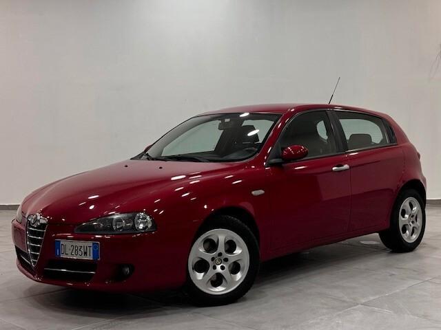 Alfa Romeo 147 1.9 JTD M-JET 16V 5 porte Black Line
