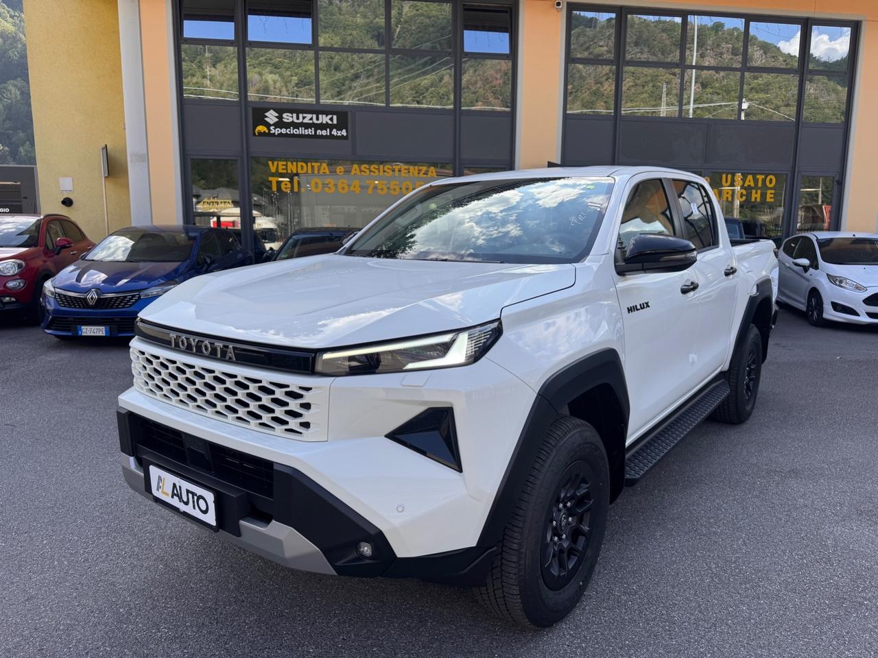 Toyota Hilux 2.8 D-4D A/T 4WD 48V 4 porte Double Cab Invincible