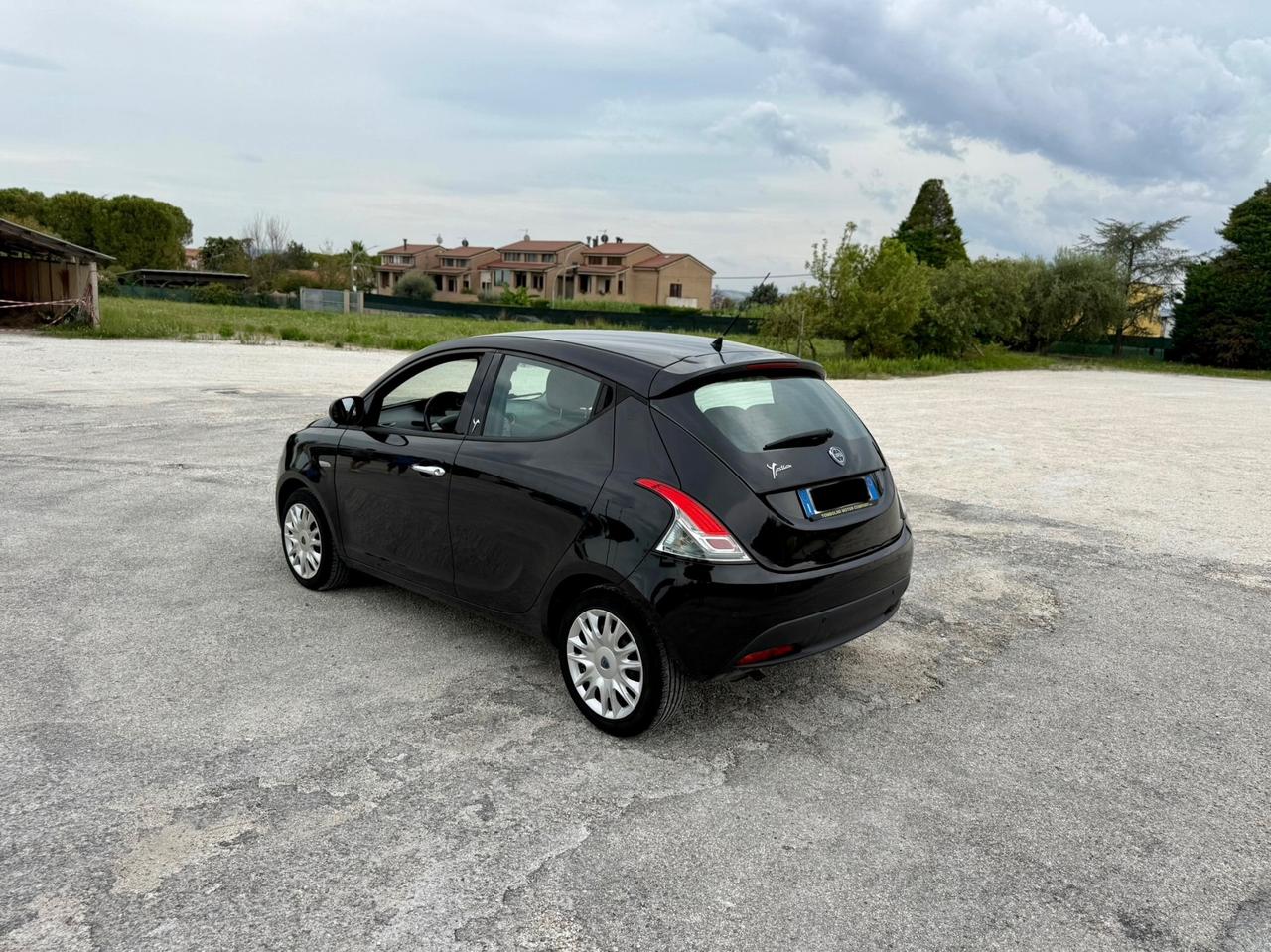 Lancia Ypsilon 1.2 benzina 5porte NEOPATENTATI