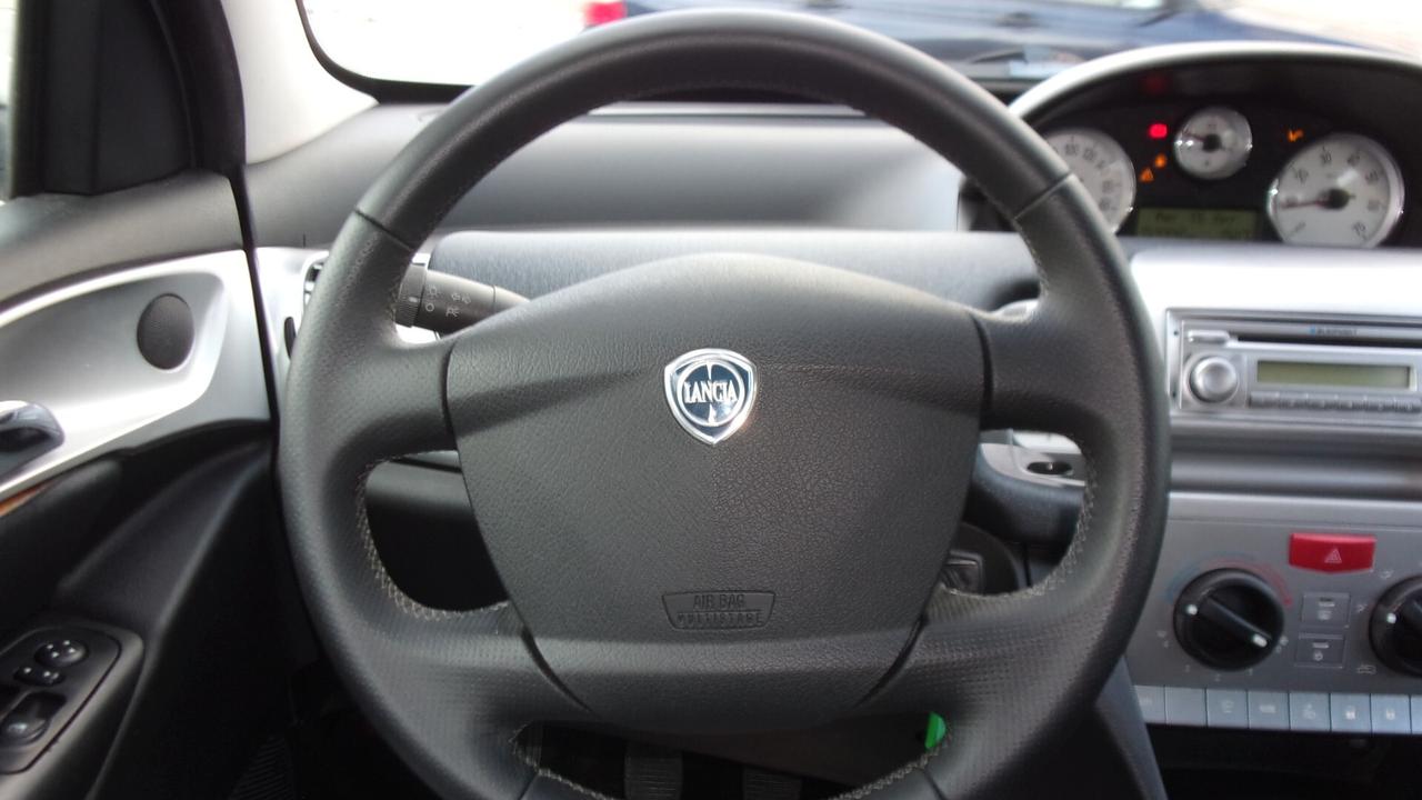 Lancia Ypsilon 1.3 MJT 90 CV Platino