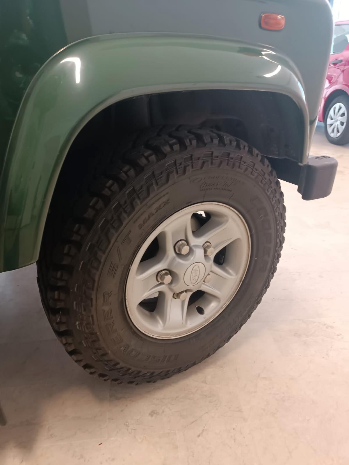 Land Rover Defender 110 2.5 Td5 9 POSTI