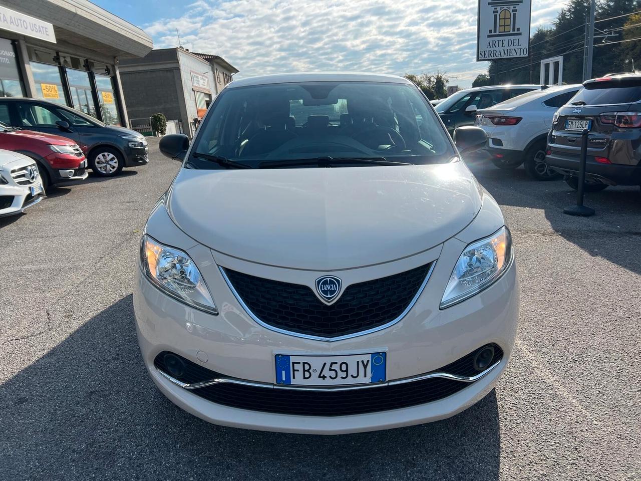 Lancia Ypsilon 2015 1.2 8v Platinum 69cv E6*ok neopatentati*