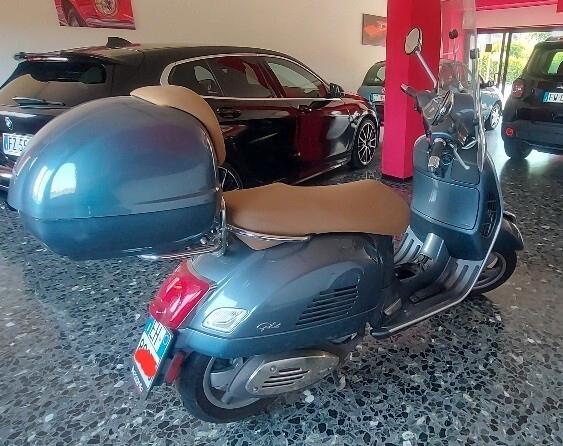 Piaggio Vespa 300 GTS