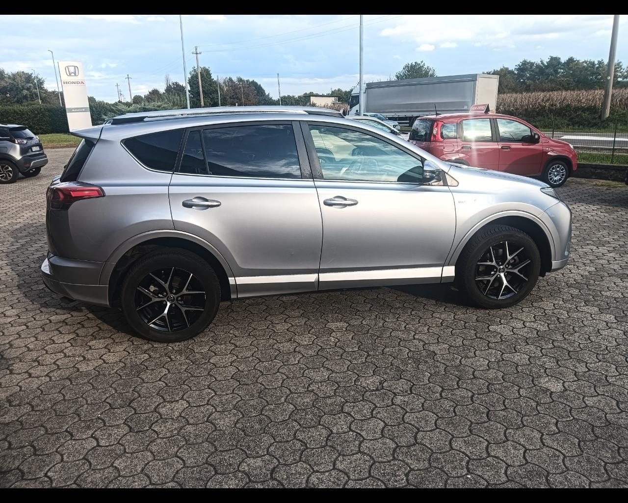 TOYOTA Rav4 IV - Rav4 2.5 vvt-i hybrid Lounge 2wd e-cvt my17
