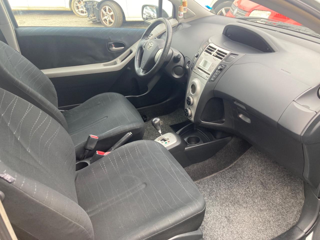 TOYOTA YARIS CAMBIO AUTOMATICO (DA VETRINA)