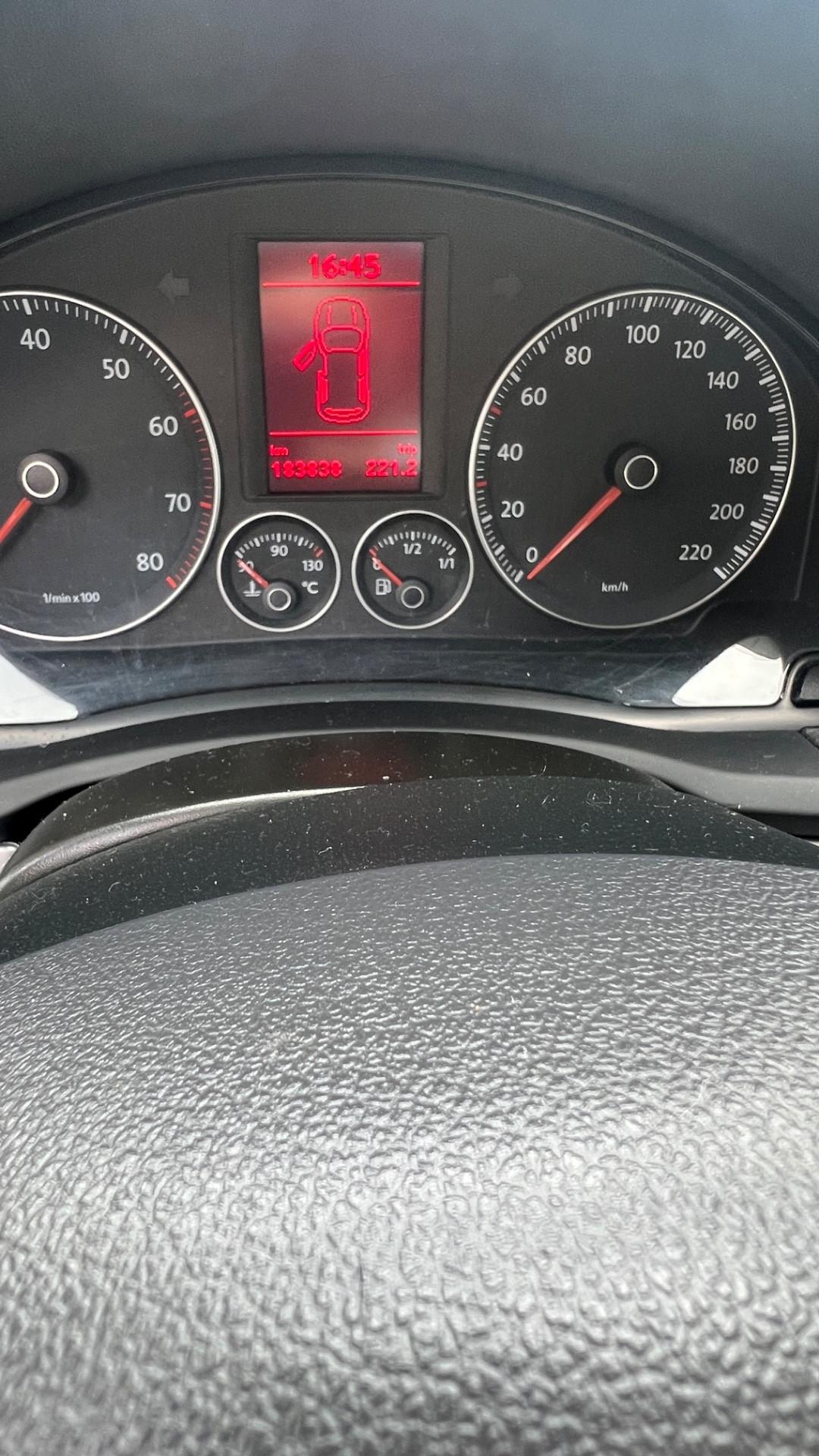 Volkswagen Golf 5 1.4 Benzina Anno 2010 Ideale x NEOPATENTATI