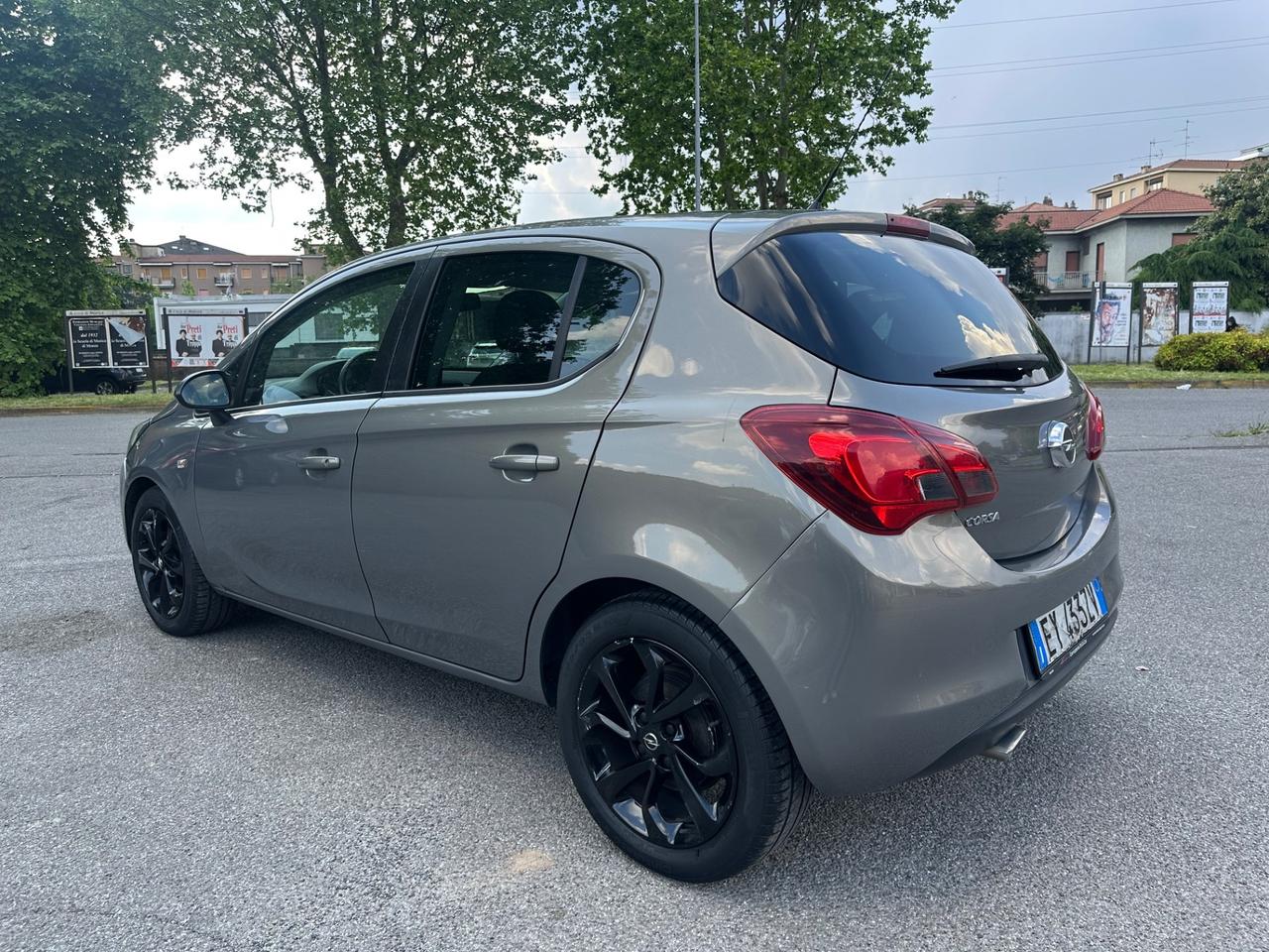 Opel Corsa 1.4 90CV automatica 5 porte b-Color