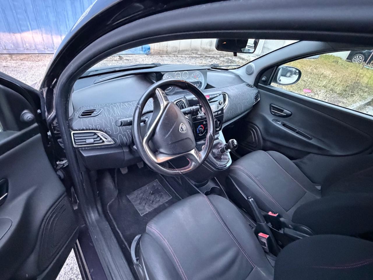 Lancia Ypsilon 1.2 69 CV Unyca