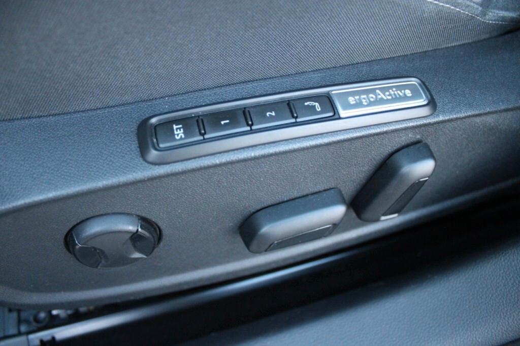 VOLKSWAGEN GOLF TDI 115cv *Barra LED centrale