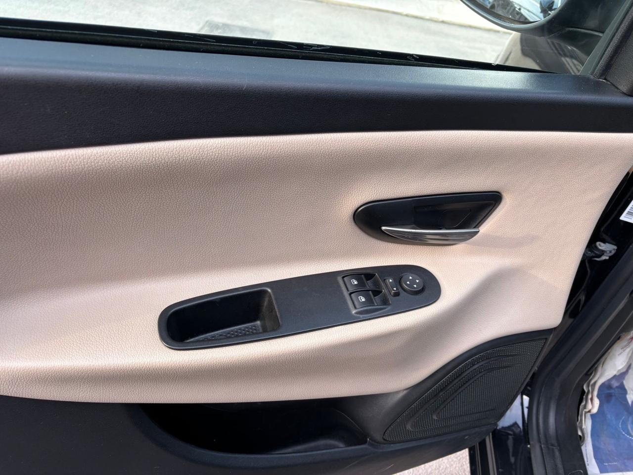 Lancia Ypsilon 1.2 69 CV 5 porte GPL Ecochic Platinum