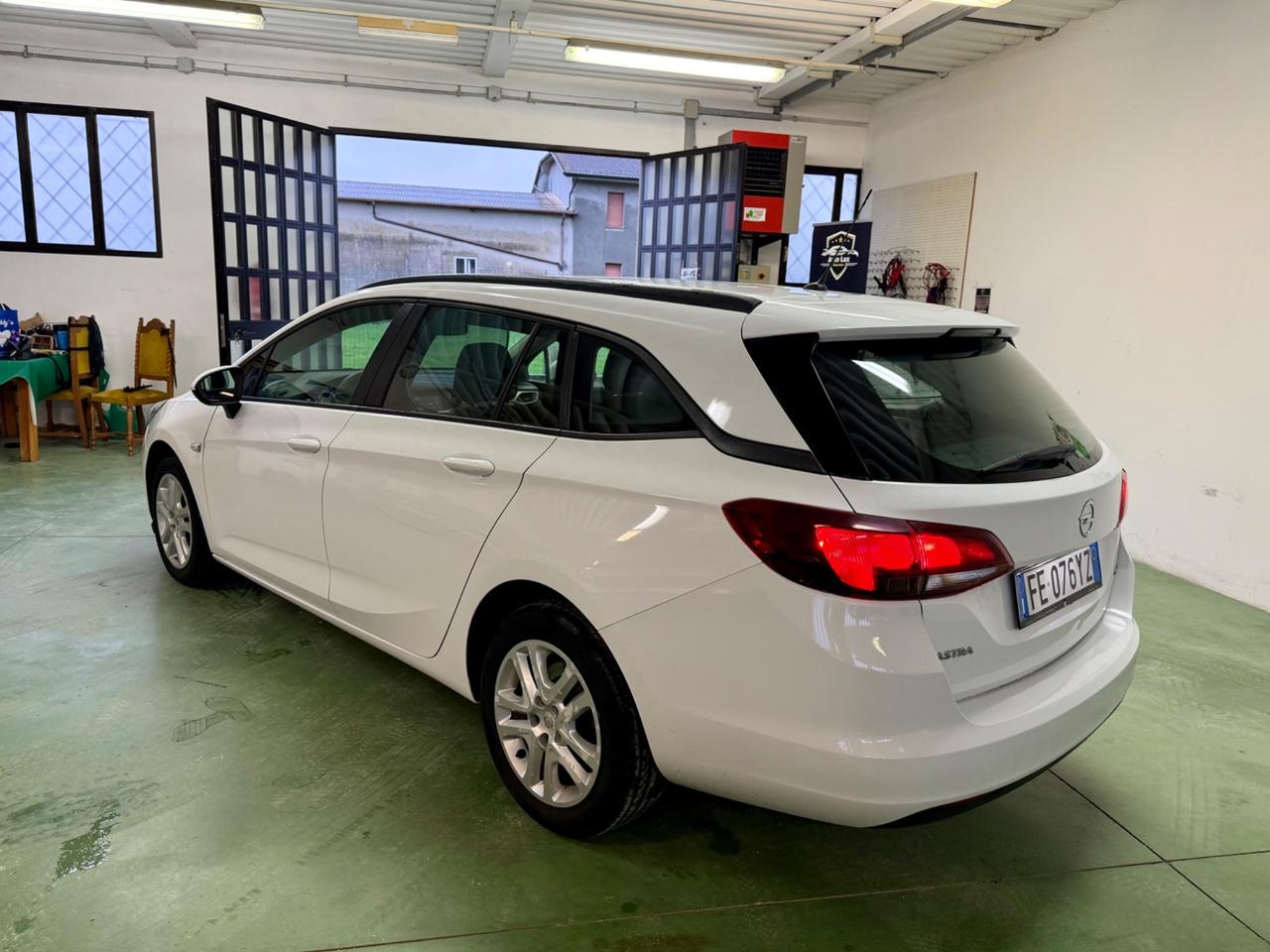 Opel Astra 1.6 CDTI Sports Tourer Cosmo