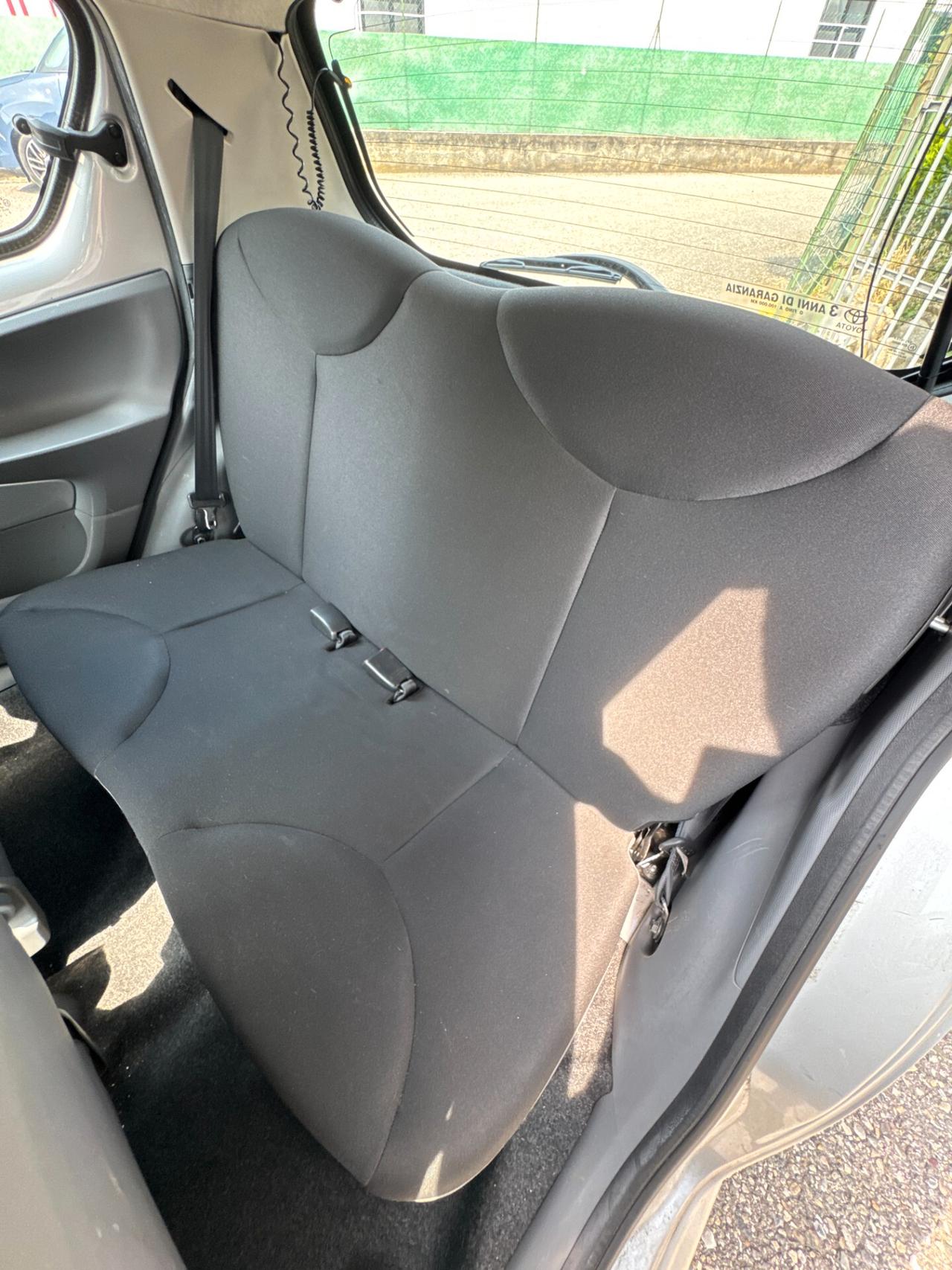 Toyota Aygo 1.0 50kW Benz 5p *SOLO 40.000 km UNICO*