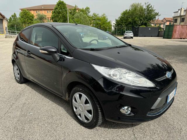 FORD Fiesta + 1.4 TDCi 68CV neopatentati come foto